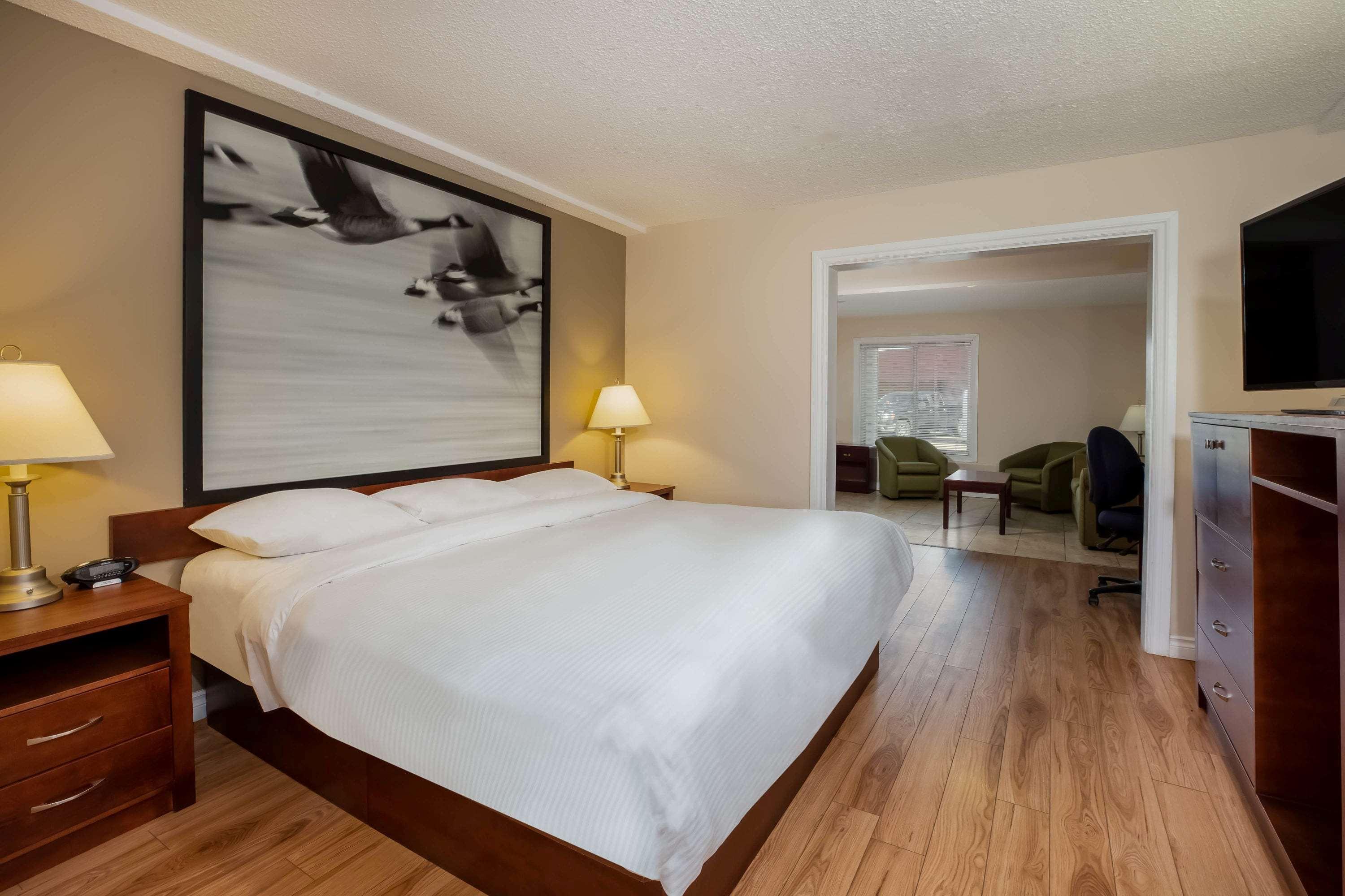 ซูเปอร์ 8 บาย วินด์แฮม สโม้กกี้ เลก Hotel Smoky Lake ภายนอก รูปภาพ