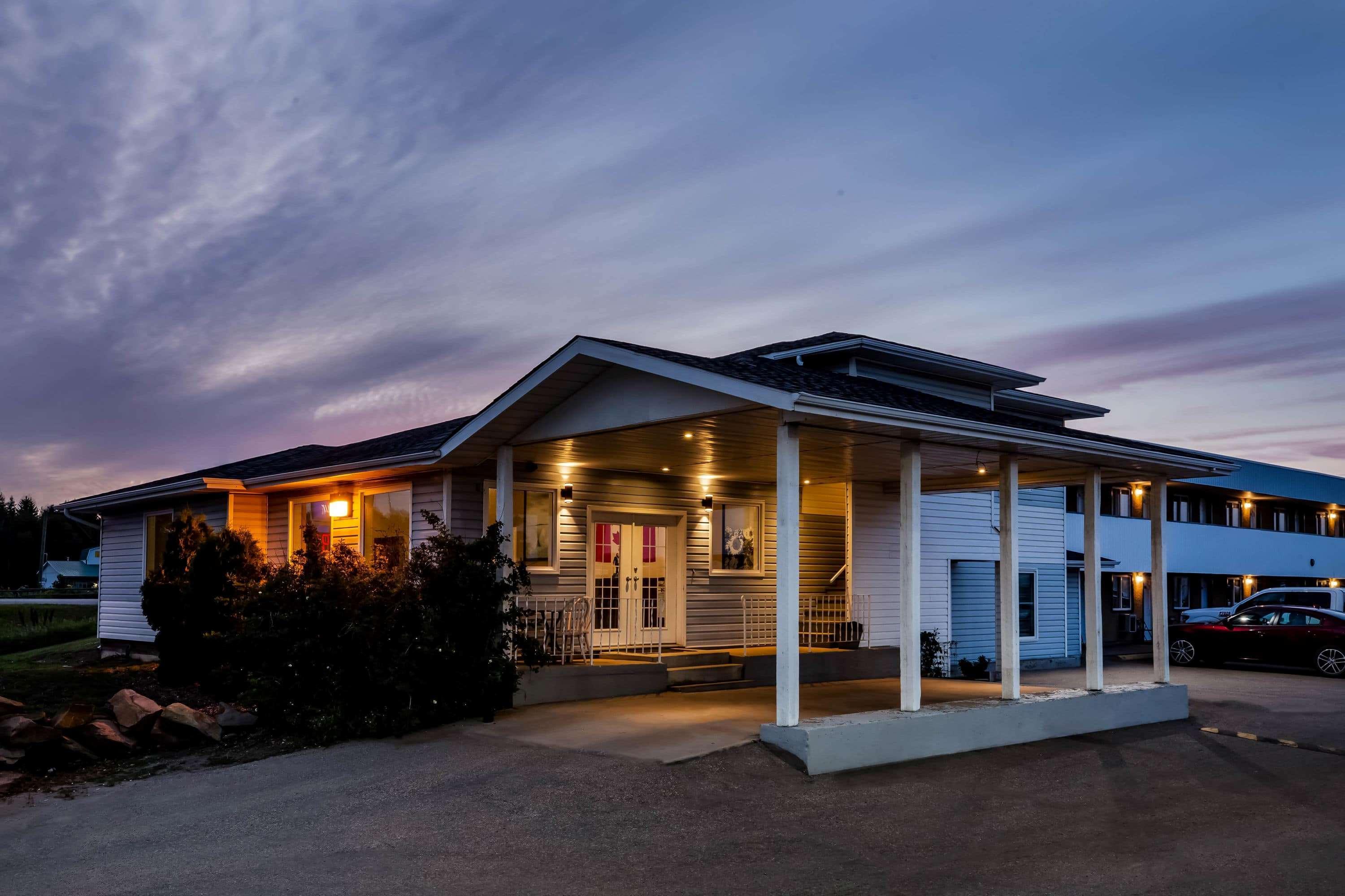ซูเปอร์ 8 บาย วินด์แฮม สโม้กกี้ เลก Hotel Smoky Lake ภายนอก รูปภาพ